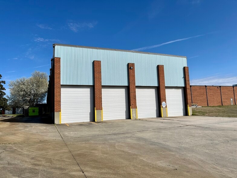 More Photos Of 102 E Holly Hill Rd, Thomasville Manufacturing For Lease