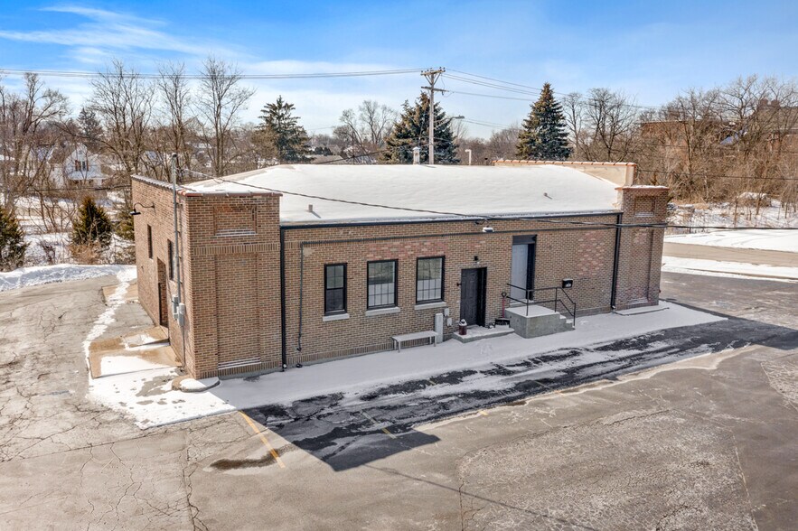 More Photos Of 1315 E Main St, St Charles Warehouse For Sale