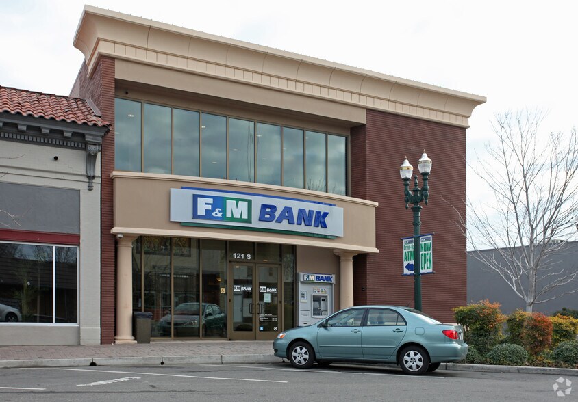 More Photos Of 121 S Center St, Turlock Office For Lease