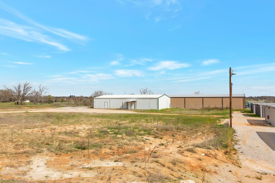 More Photos Of 1711 FM 51, Springtown Flex For Sale