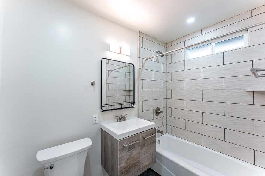 More Photos Of 2777 Nimitz Blvd, San Diego Apartments For Sale