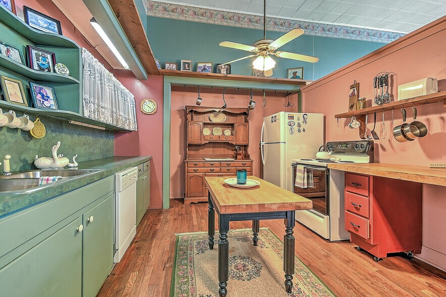 More Photos Of 19407 Bethel Rd, Abingdon Flex For Sale