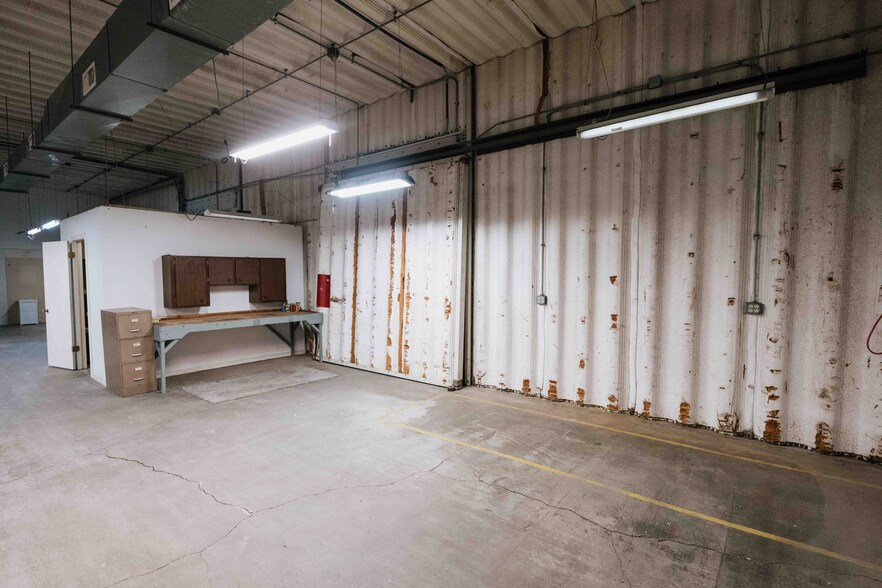 More Photos Of 2565 16th Ave, Columbus Light Manufacturing For Sale