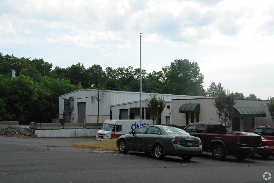 More Photos Of 10721 John Price Rd, Charlotte Light Manufacturing For Lease