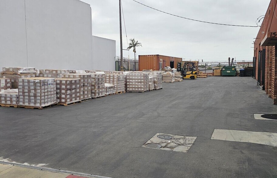 More Photos Of 15409 S Broadway, Gardena Manufacturing For Lease