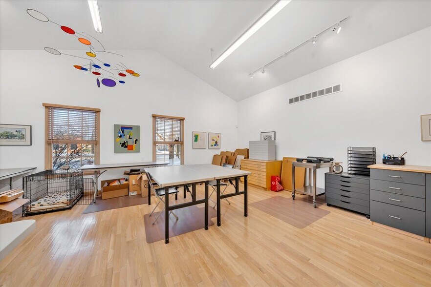 More Photos Of 907 W 14 Mile Rd, Clawson Office For Sale