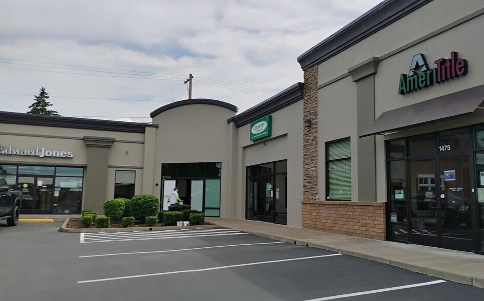 More Photos Of 1479 S Main St, Lebanon Storefront For Lease