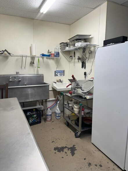 More Photos Of 418 1st St, Glasgow Bar For Sale