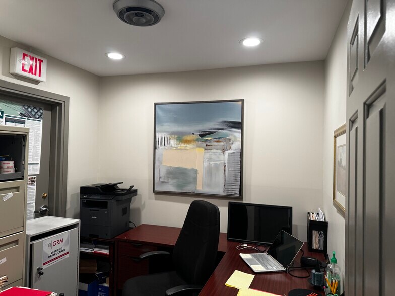 More Photos Of 20 Hicksville Rd, Massapequa Medical For Lease