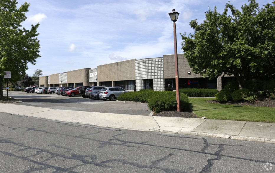 Primary Photo Of 44 W Jefryn Blvd, Deer Park Warehouse For Lease