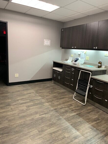 More Photos Of 519 N Cass Ave, Westmont Medical For Lease