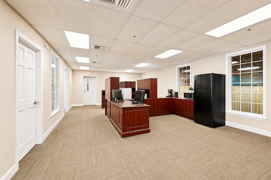 More Photos Of 4795 Commercial Plaza St, Winston-Salem Manufacturing For Sale