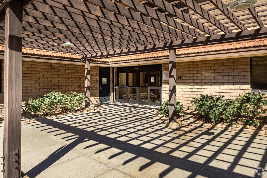 More Photos Of 18411 Clark St, Tarzana Medical For Lease