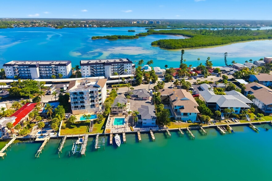 More Photos Of 9022 Midnight Pass Rd, Sarasota Apartments For Sale