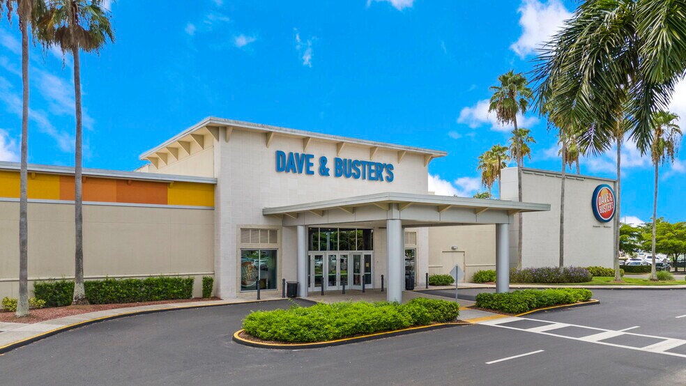 More Photos Of 13499 S Cleveland Ave, Fort Myers Unknown For Lease