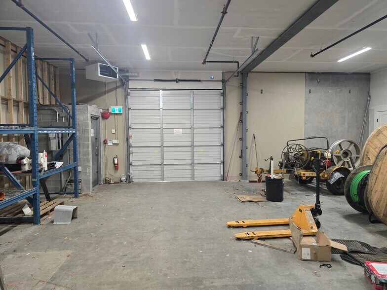 More Photos Of 6039 196 St, Surrey Showroom For Sale