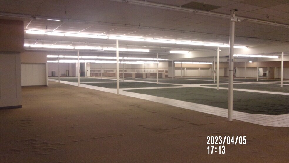 More Photos Of 1656 Martin Luther King Blvd N, Greenville Department Store For Sale