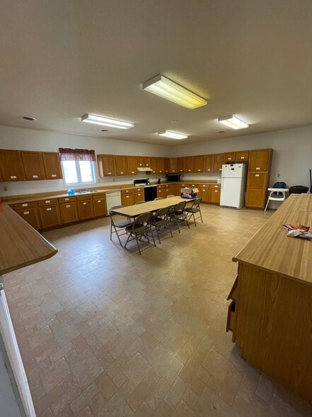 More Photos Of 319 W Frank St, Mitchell Specialty For Sale