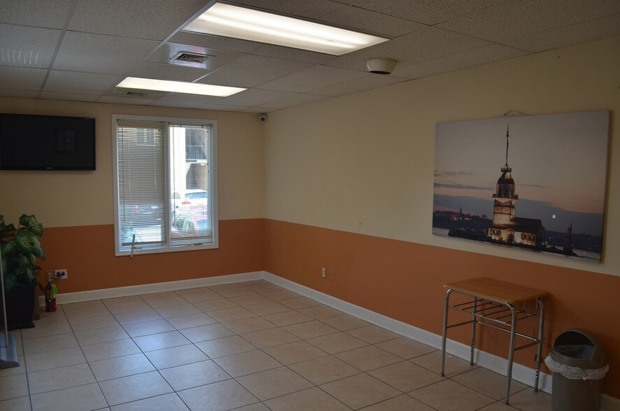 More Photos Of 3921-3951 University Dr, Fairfax Office For Lease