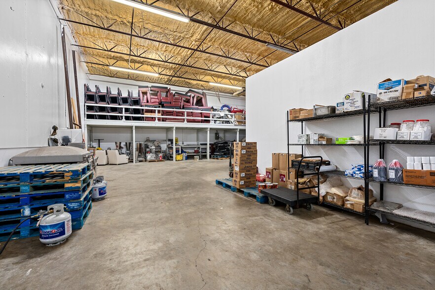 More Photos Of 414 Culebra Rd, San Antonio Light Manufacturing For Lease