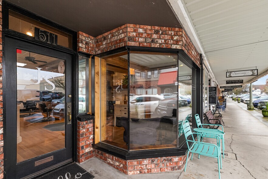 More Photos Of 511 Front St, Lynden General Retail For Sale