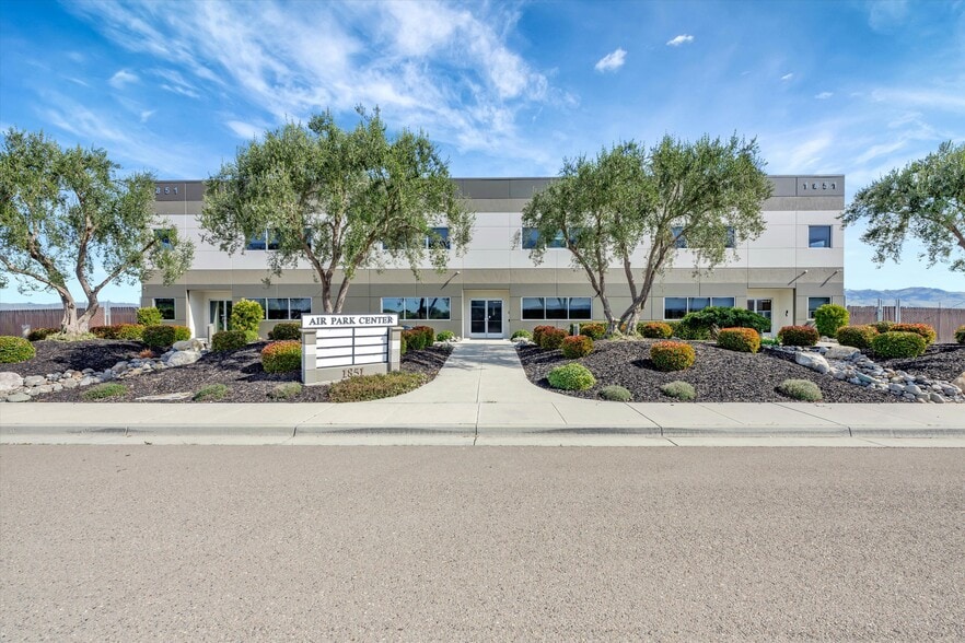 More Photos Of 1851 Airway Dr, Hollister Light Distribution For Lease