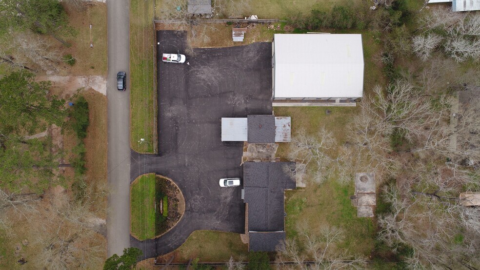 More Photos Of 9144 Sharyn Dr, Conroe Warehouse For Lease