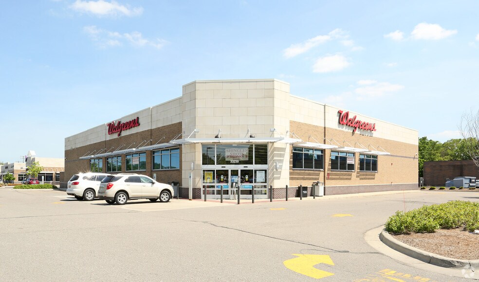 Primary Photo Of 33239 8 Mile Rd, Livonia Drugstore For Lease