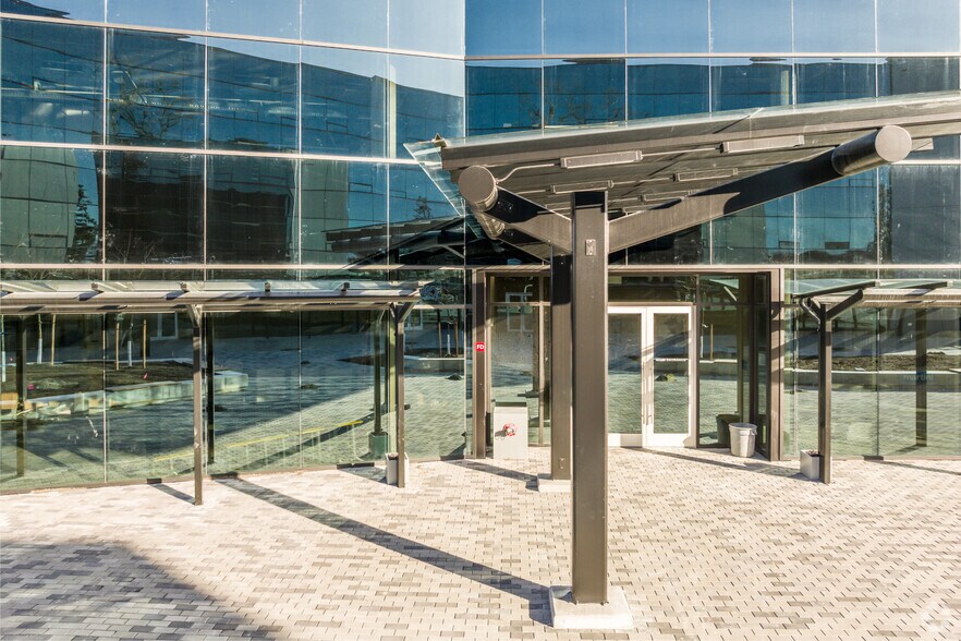 More Photos Of 15350 Croydon Dr, Surrey Office For Lease