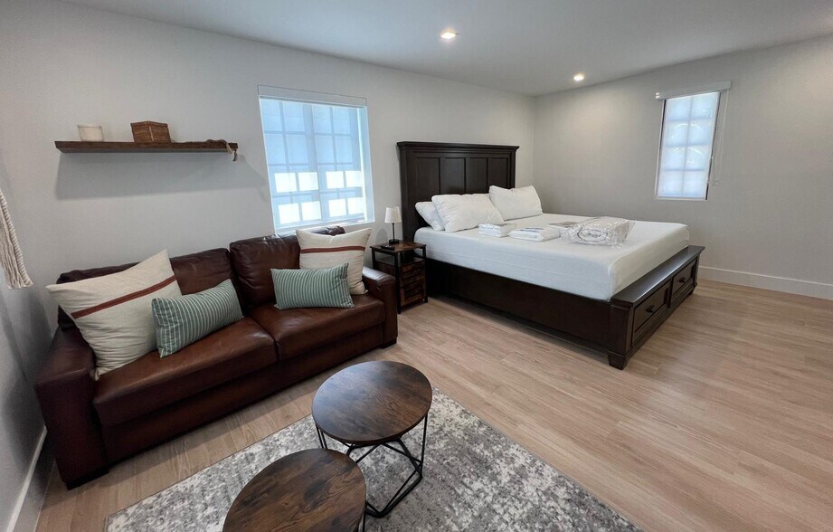 More Photos Of 511 16th St, Miami Beach Hospitality For Sale