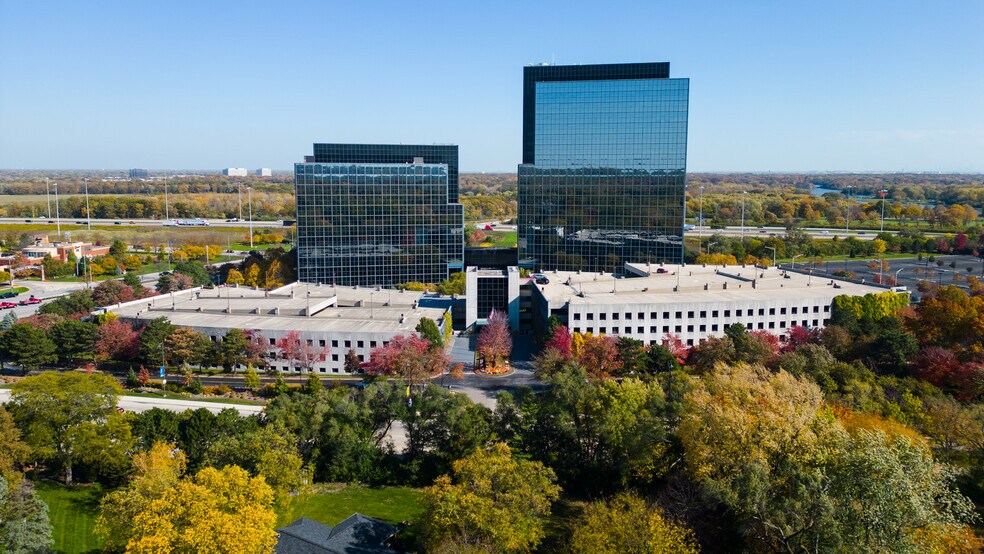 More Photos Of 425 N Martingale Rd, Schaumburg Unknown For Lease