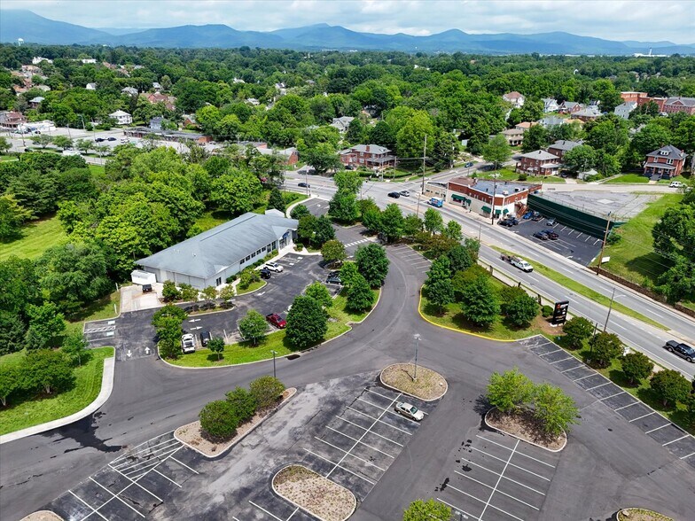 More Photos Of 2502 Melrose Ave NW, Roanoke Storefront Retail Office For Lease