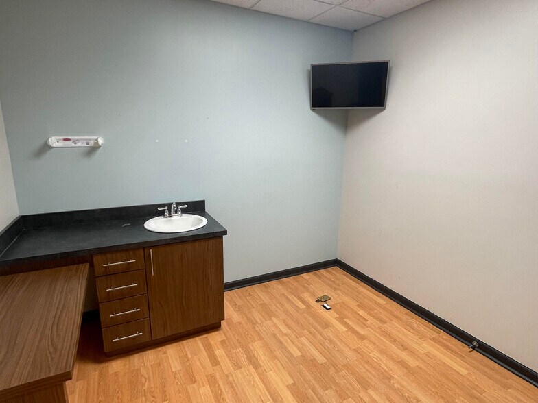 More Photos Of 535 Wellington Way, Lexington Medical For Sale