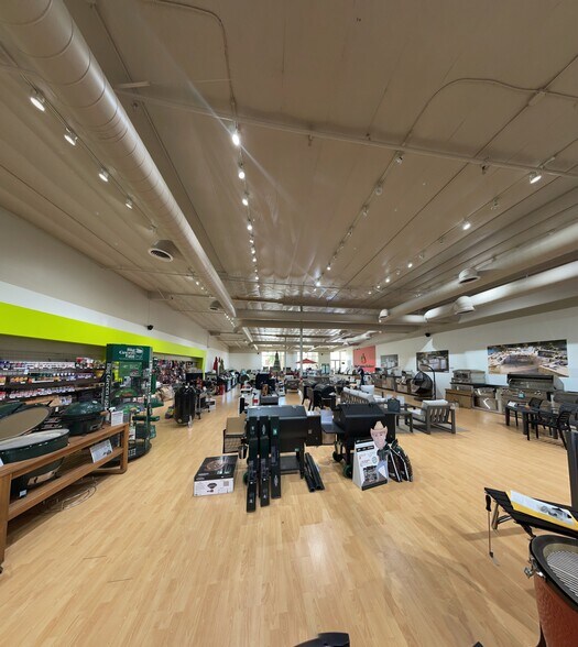 More Photos Of 28501-28505 Canwood St, Agoura Hills Unknown For Lease