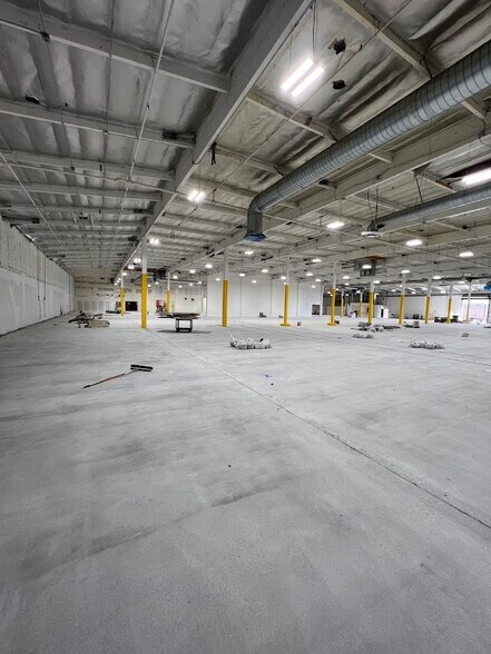 More Photos Of 21310-21314 Lassen St, Chatsworth Warehouse For Lease
