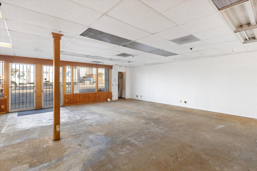 More Photos Of 239 W Washington Ave, Escondido General Retail For Sale