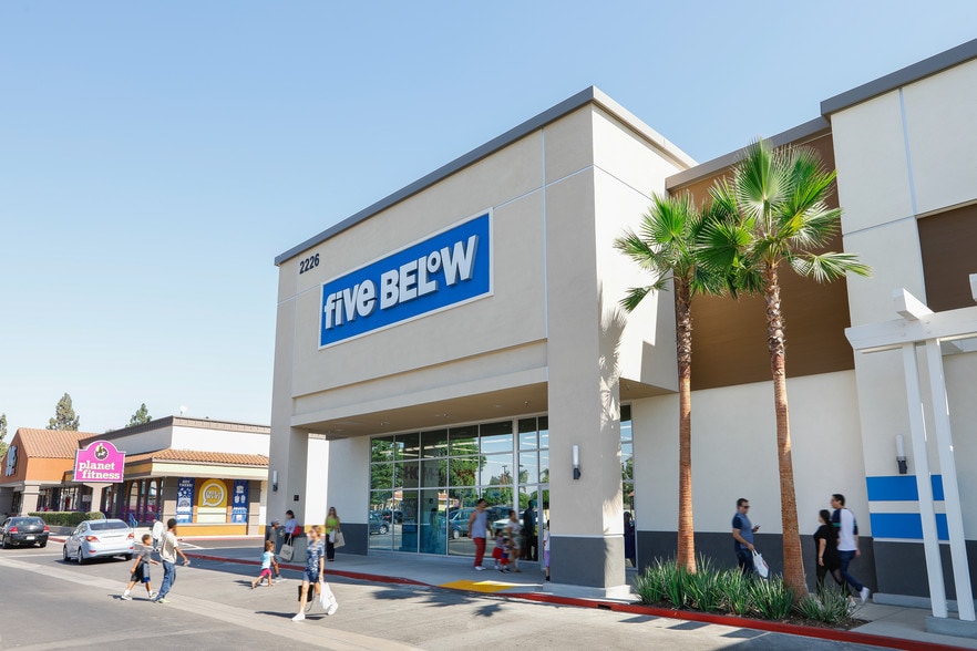 More Photos Of 2002-2320 E Lincoln Ave, Anaheim Unknown For Lease