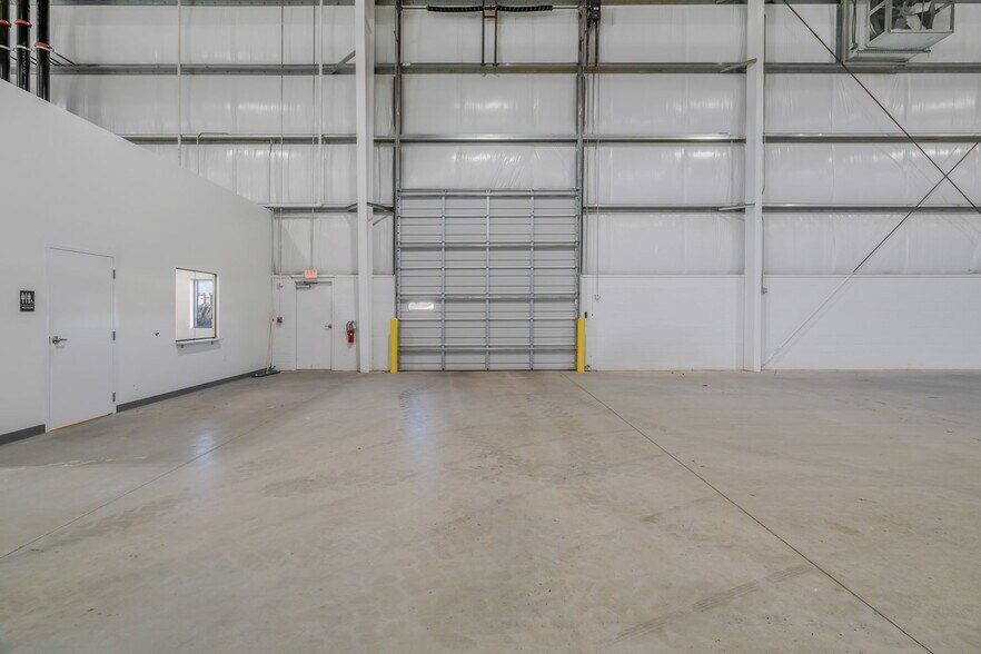 More Photos Of 1295 Huntington Park Dr, Loudon Warehouse For Lease