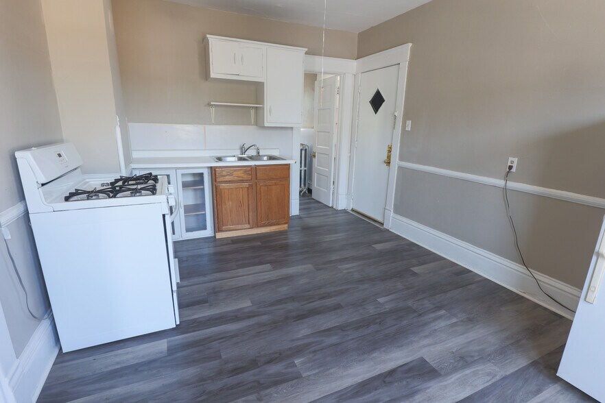 More Photos Of 3700 E Pulaski Ave, Cudahy General Retail For Sale