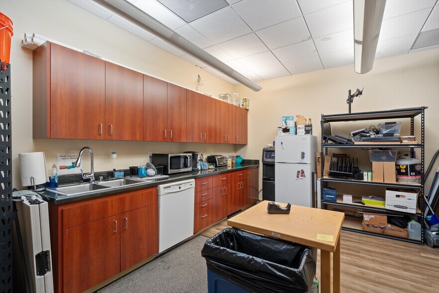 More Photos Of 1550 Airport Blvd, Santa Rosa Office For Lease