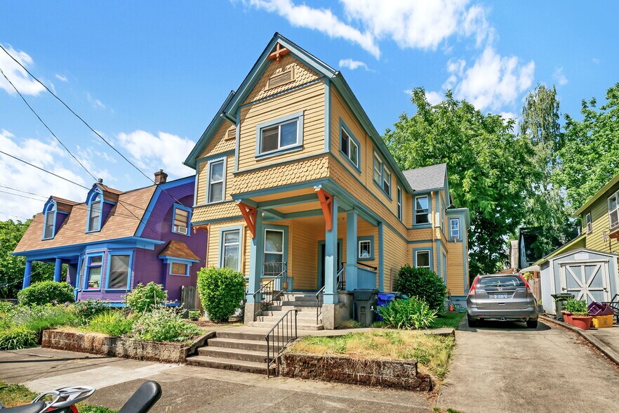 Primary Photo Of 1925 SE Alder St, Portland Apartments For Sale