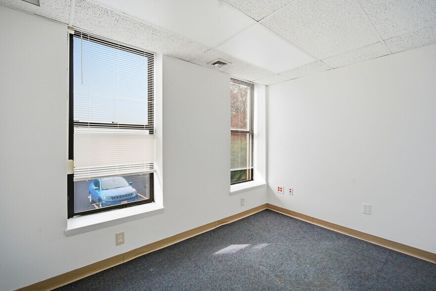 More Photos Of 222 Carew St, Springfield Medical For Lease