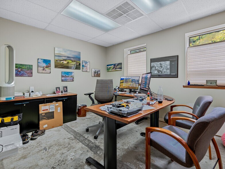 More Photos Of 81 Monticello Rd, Weaverville Showroom For Sale