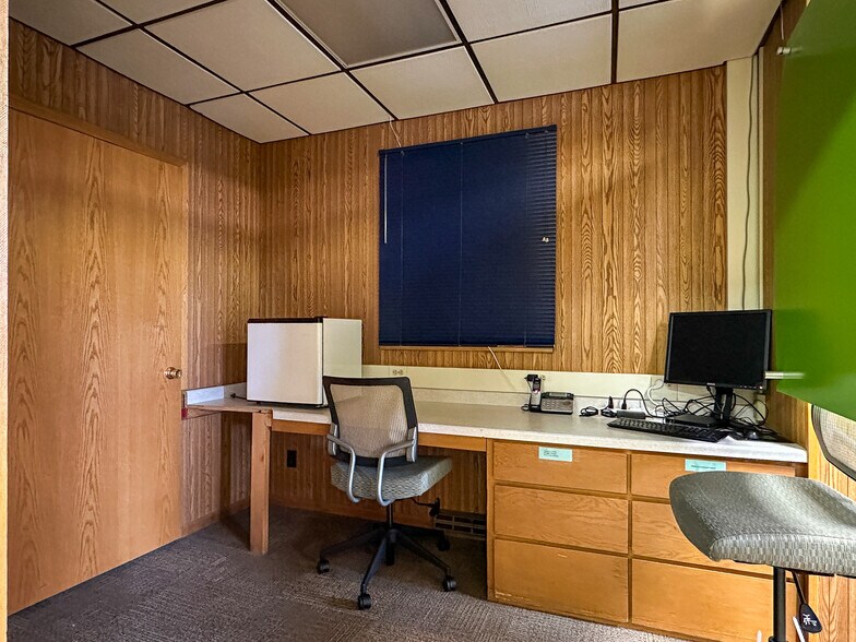 More Photos Of 233 S 8th St, Medford Office For Sale