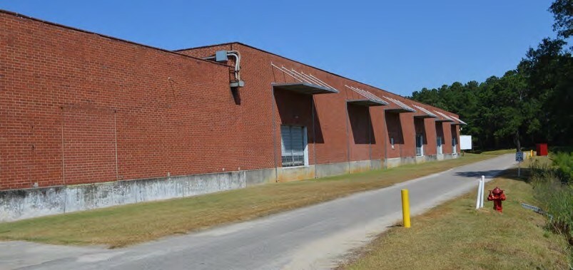More Photos Of 146 W Country Club Rd, Hamer Manufacturing For Lease