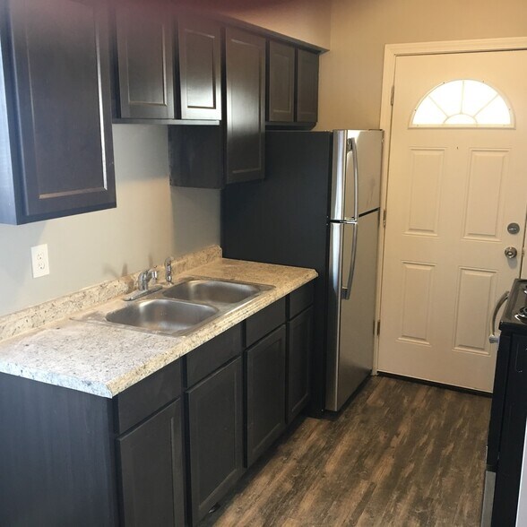 More Photos Of 1917-2011 Sweetbriar Ln, Springfield Apartments For Sale