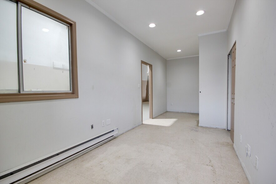 More Photos Of 8333 130th St, Surrey Flex For Sale