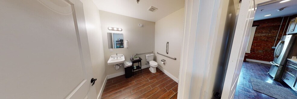 More Photos Of 924 E 8th St, Chattanooga Dormitory For Sale