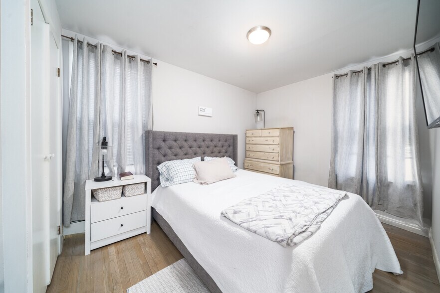 More Photos Of 103-105 Devon St, Kearny Apartments For Sale