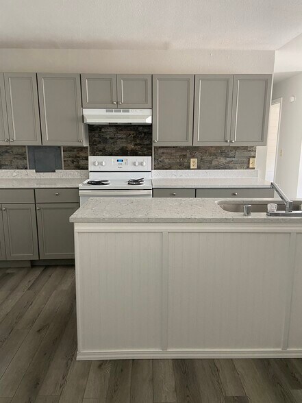 More Photos Of 406 E George St, Kent Apartments For Sale